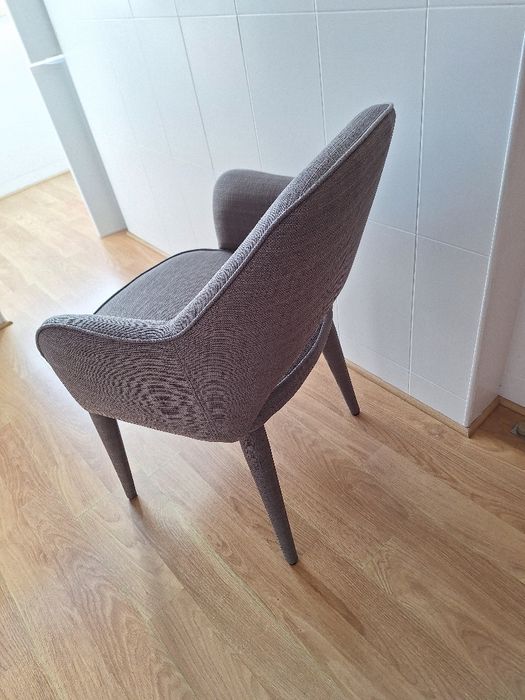 4 Cadeiras de tecido cinzentas com braços