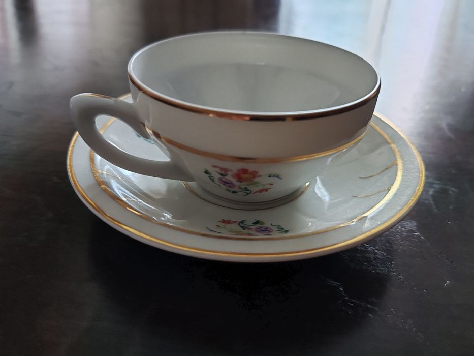 BAIXA DE PREÇO - Serviço café Vista Alegre impecável