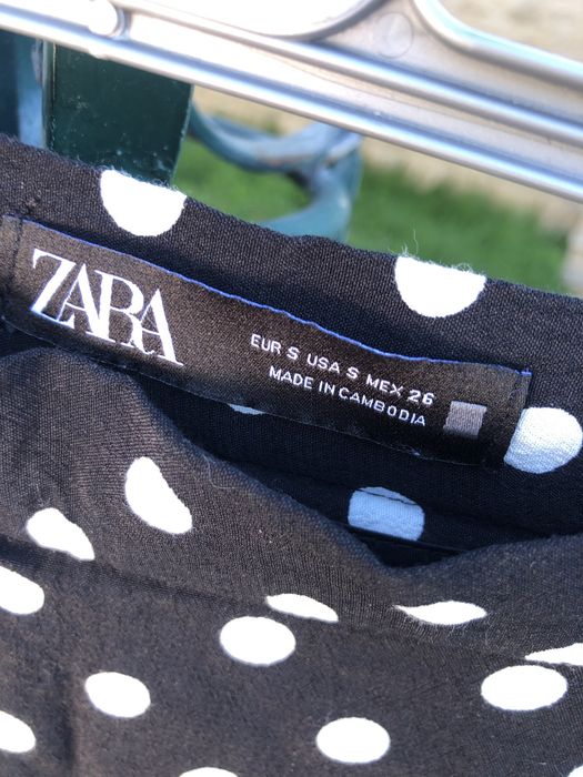 Saia calcao Zara preta com bolinhas brancad