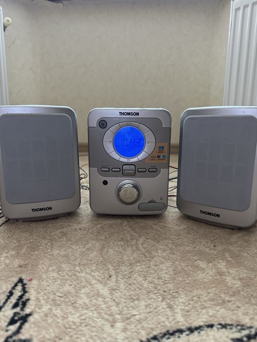 Thomson компактна аудіосистема CD FM AUX музичний центр колонки
