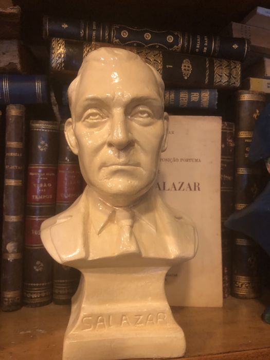 Busto António Oliveira Salazar