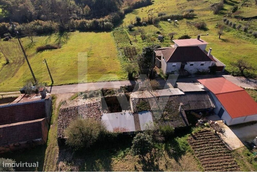Moradia T2 para recuperar em Santo Ibério, Pombal, Leiria com terreno