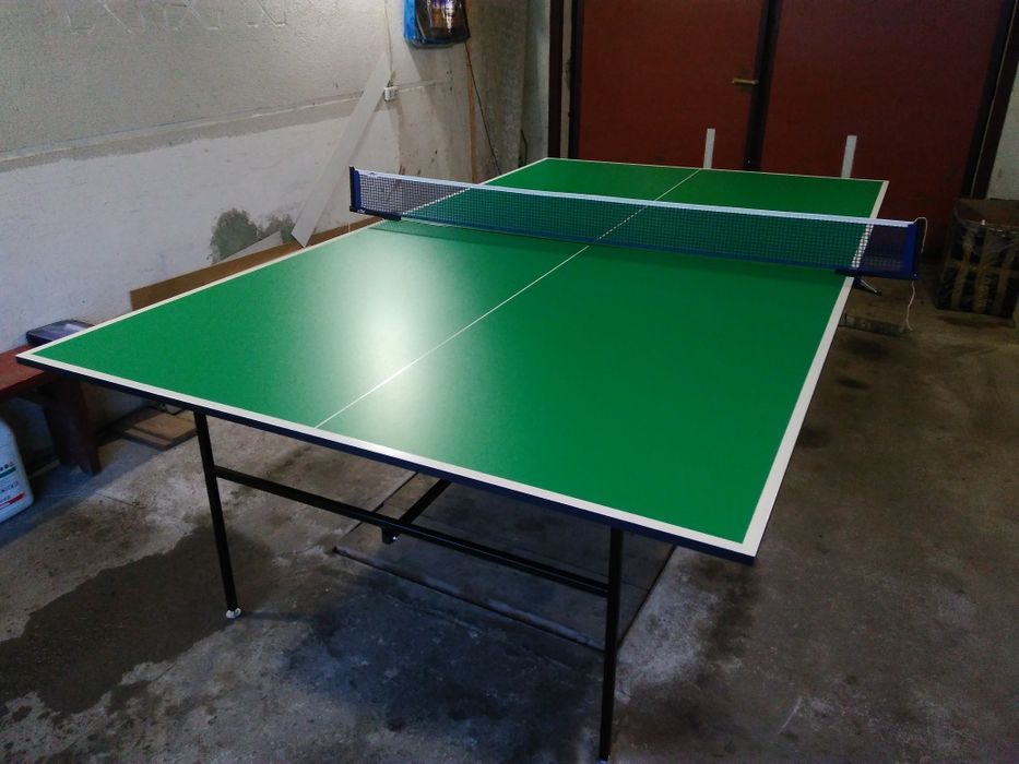Tенісний стіл стандартних розмірів