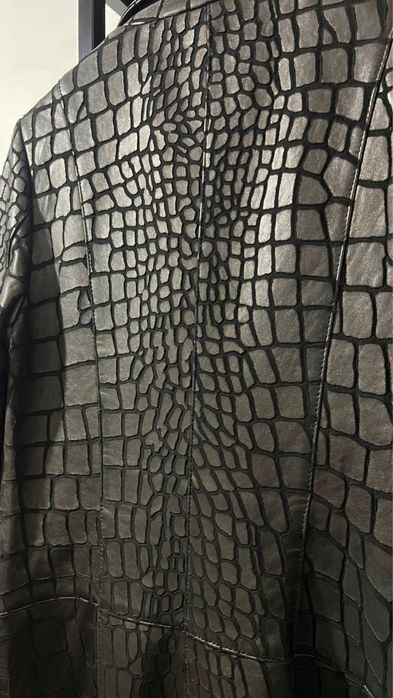 Продам  нове стильне шкіряне пальто