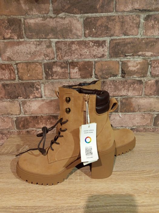 Nowe botki CCC Clara Barson 39