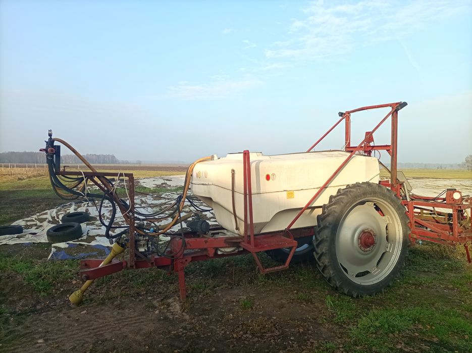 Opryskiwacz bury pelikan 2000l