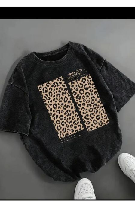 Жіноча футболка.