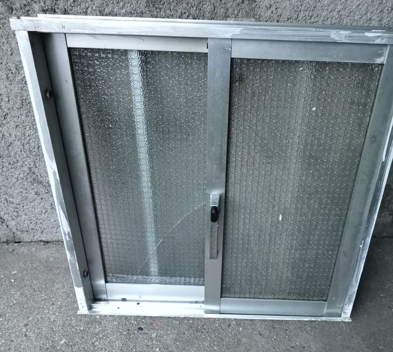 Janela oscilobatente