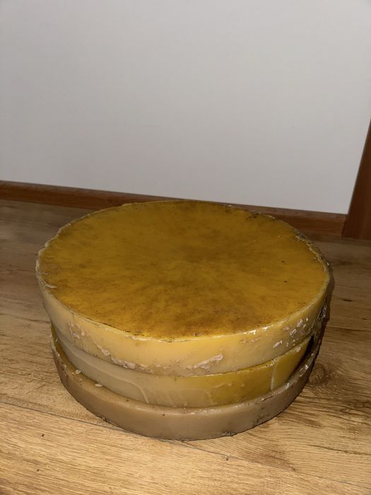 Продам бджолиний віск 1 сорт