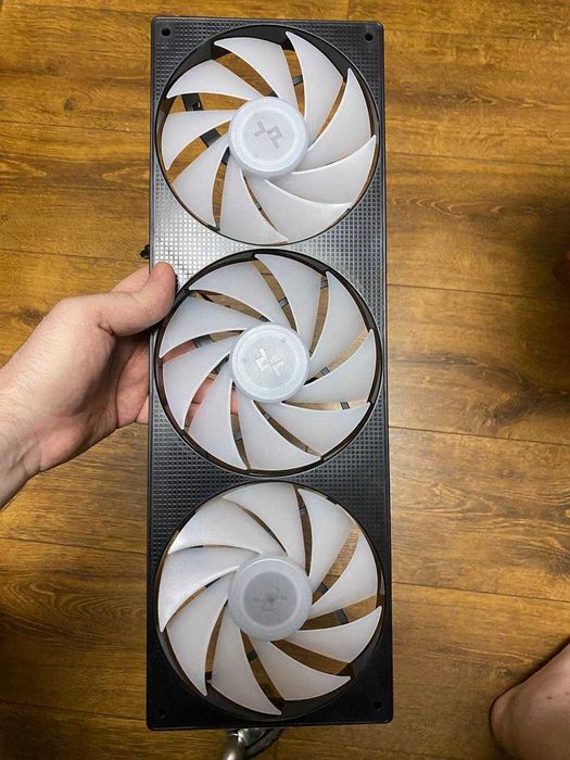 Збірка 3х кулерів Deepcool DF01402512CL в корпусі. Кулер