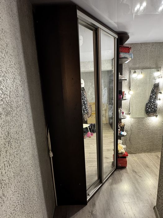 Продам шкаф купе угловой