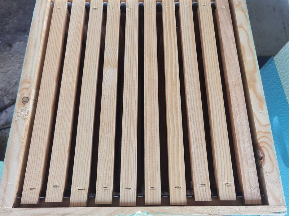 APICULTURA (material 100% novo) colmeias c/ quadros (ninhos Lusitana)