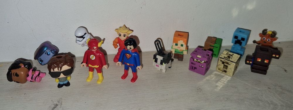 Kinder Joy Minecraft Дивні дива Playmobil Star wars