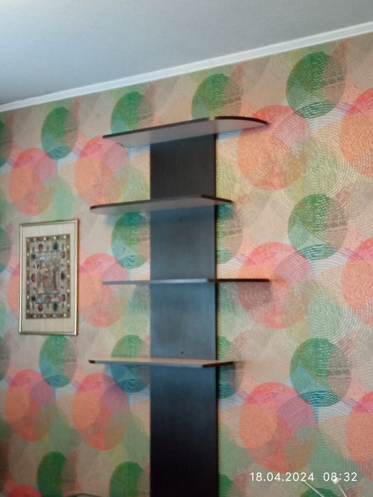 Стол с полками и баром. В салон, офис, и т.д.