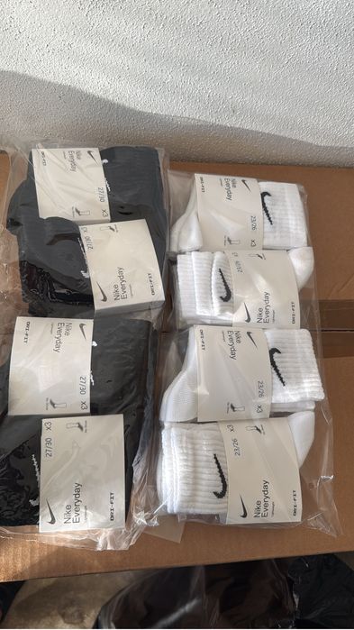 Meias peks de 12 pares branco e preto