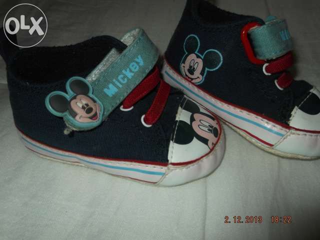 Sapatos de bébé Michey mouse 1ºs meses (têm 10 cm dos dedos ao calcanh
