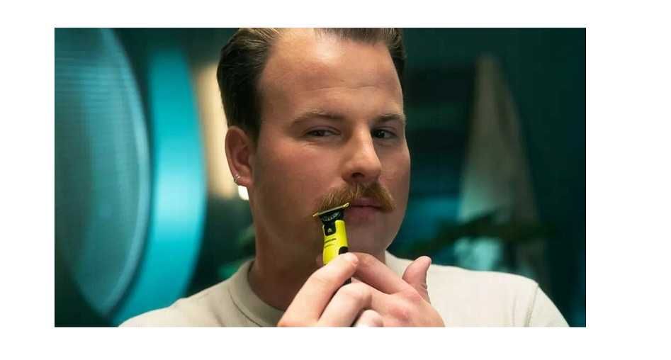 тример бритва Philips OneBlade 360 ​​з жорстким футляром QP4631/65