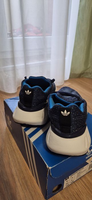 Продам кросівки дитячі підліткові Adidas Снікерси Swift Run 22 623498 Голубий