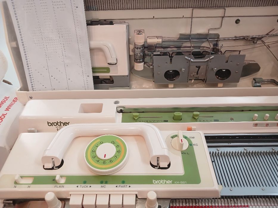 Brother KH881 + бонус -  моталка для пряжі