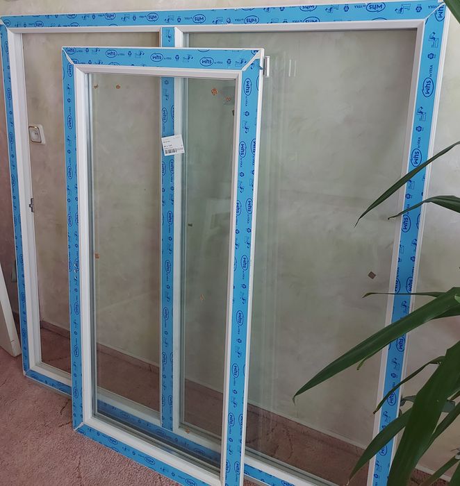 Металопластиковое окно с энергосберегающим стеклопакетом .подоконником