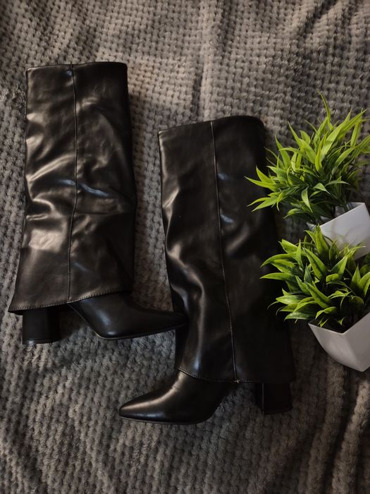 Kozaki damskie z modną holewką