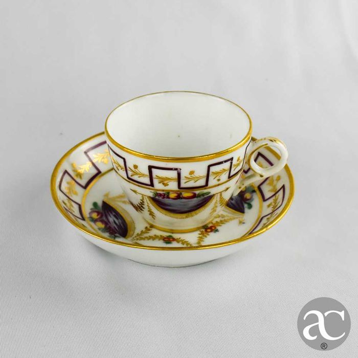 Par de chávenas de café e pires em porcelana europeia, séc. XIX