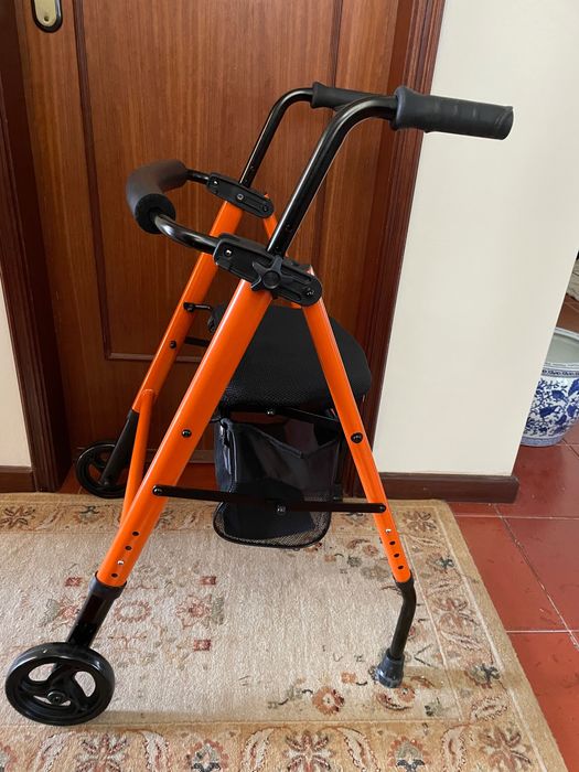 DISPONÍVEL! Andarilho com 2 rodas para idosos/adultos