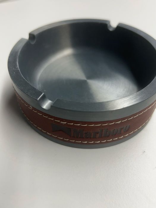 Cinzeiro Marlboro em aço