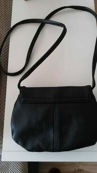 Sprzedam małą torebkę na pasku