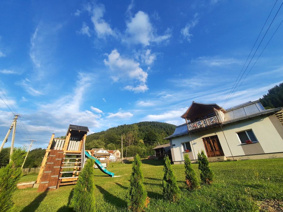 Котедж "Карпатський двір" .Відпочинок в карпатах.Оренда будинку