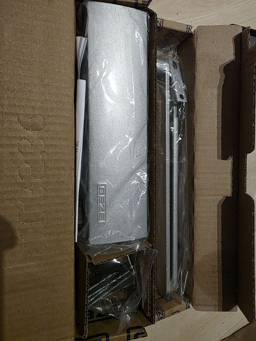 Samozamykacz GEZE TS 2000 NV BC – z ramieniem, srebrny