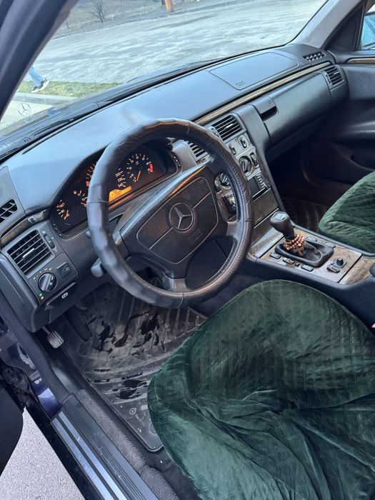 Продам MERCEDES-E240