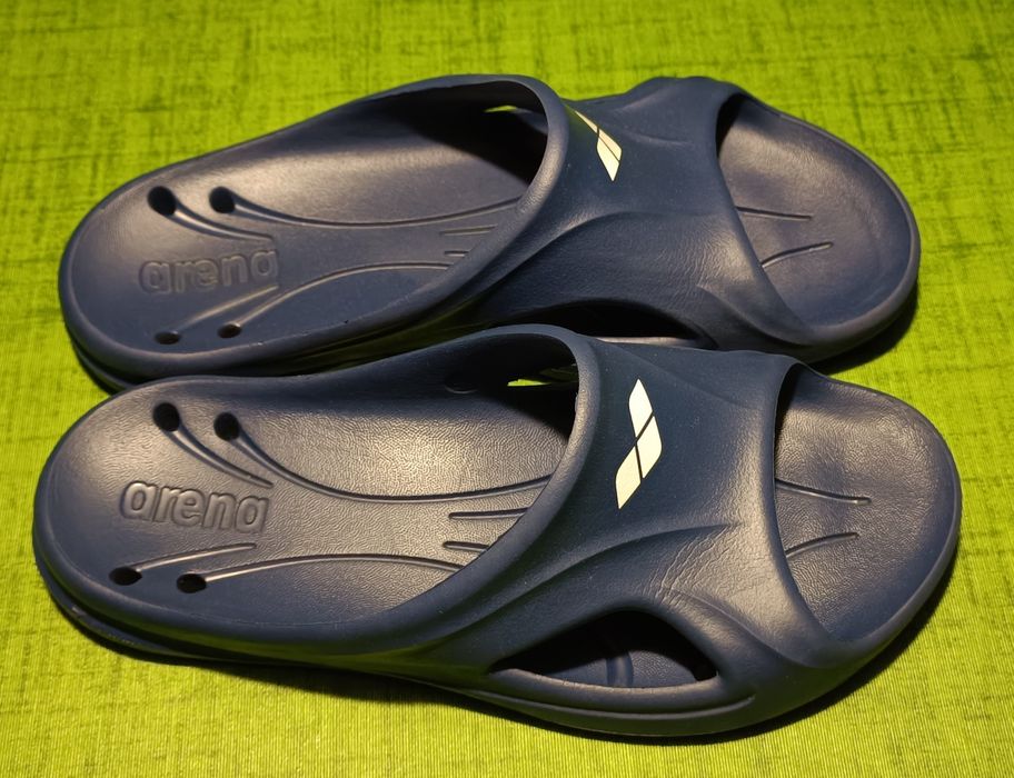 Chinelo de piscina Arena Hydrosoft II azul escuro Tam 40