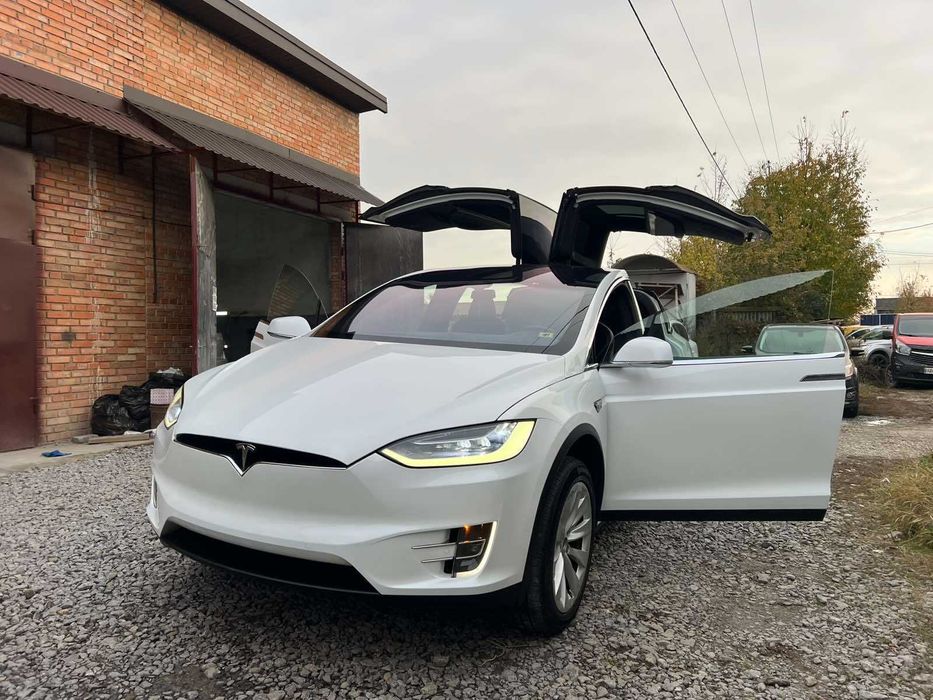 Tesla X 90 батарея. Не була в дтп пошкоджена батарея замінено на нову
