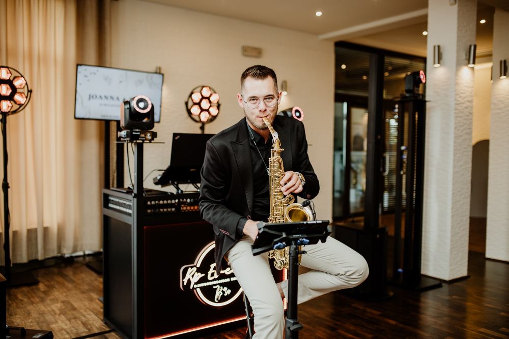 DJ | Wodzirej | Saksofonista na wesele – Show z klasą i humorem!