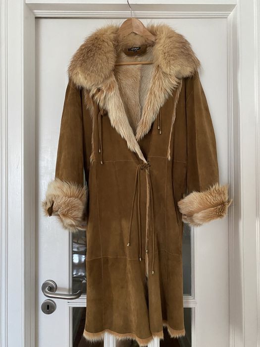 Casaco pele genuíno. Pelo verdadeiro. Como novo