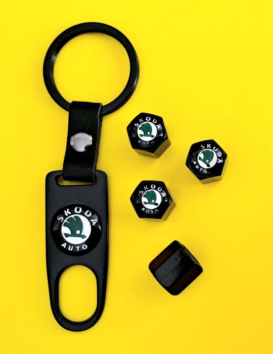 ** NOWY Breloczek ŠKODA brelok do kluczy kluczyka + Nakrętki na wentyle czarne komplet tuning