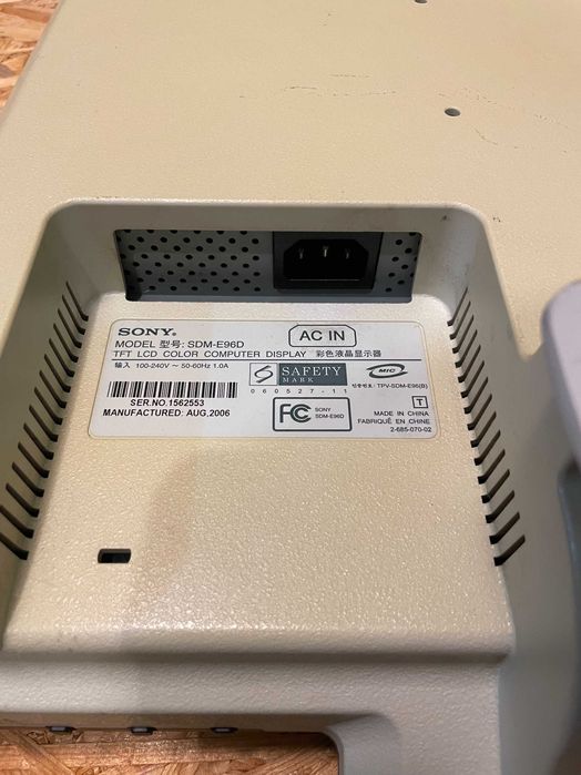 Monitor - Sony - SDM-E96D - 19" - 1280 x 1024 - LCD - VGA / DVI