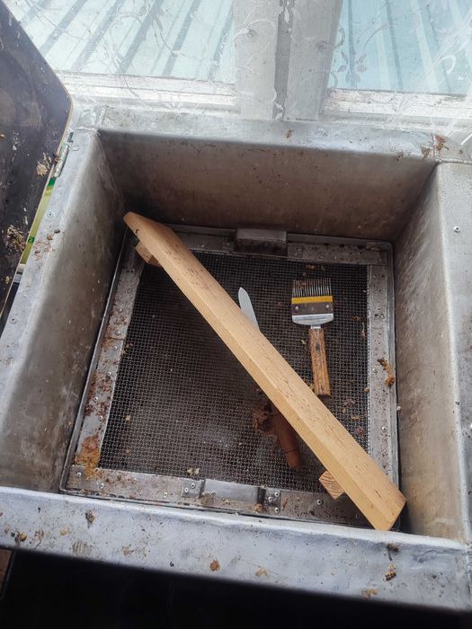 продам стіл для розпічатування меду