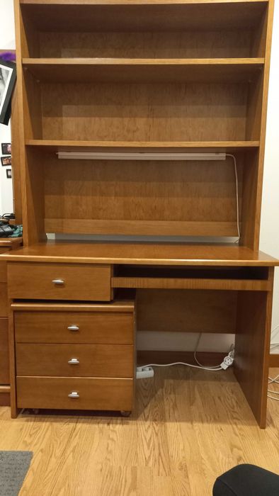 Secretária com Prateleiras e Módulo de Gavetas