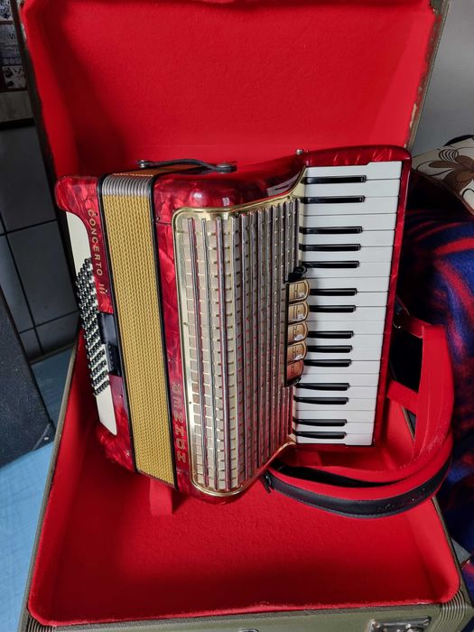 Sprzedam akordeon 72 basy hoh er