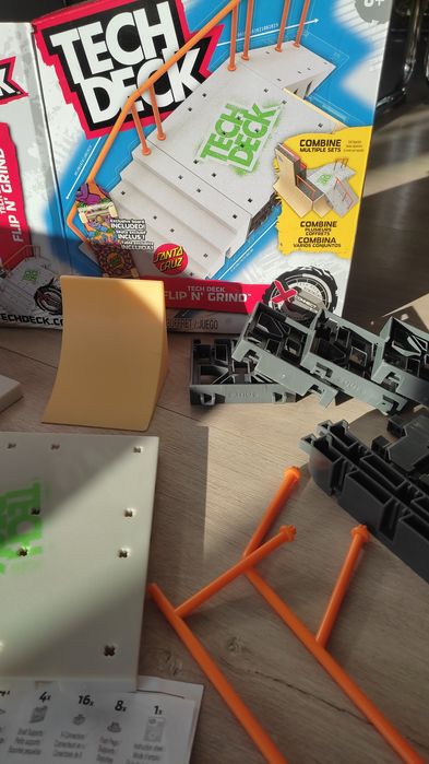 Tech Deck Flip ' n Grind zestaw na fingerboard. Spin Master
