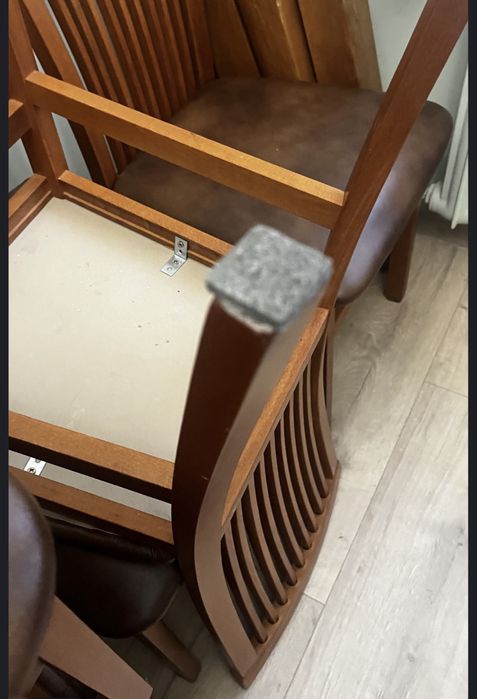 8 krzesel w dobrym stanie