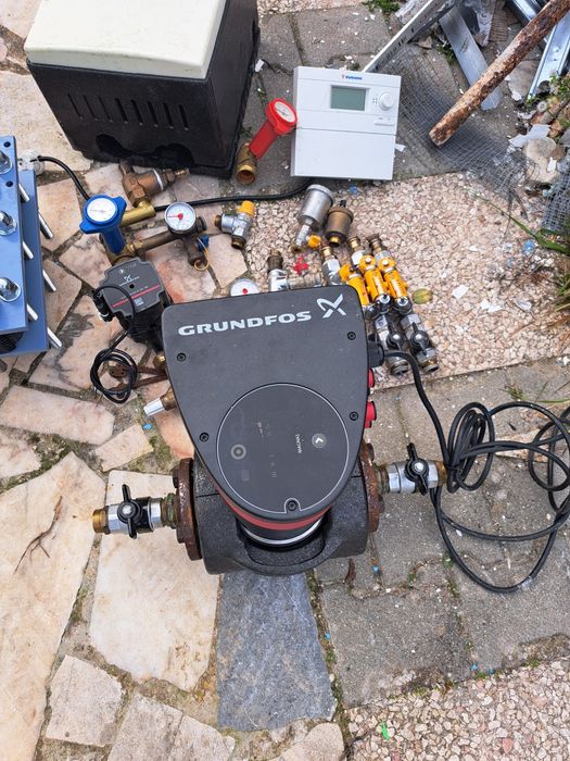 Equipamento para paineis solares aquecimento de água  quente como novo
