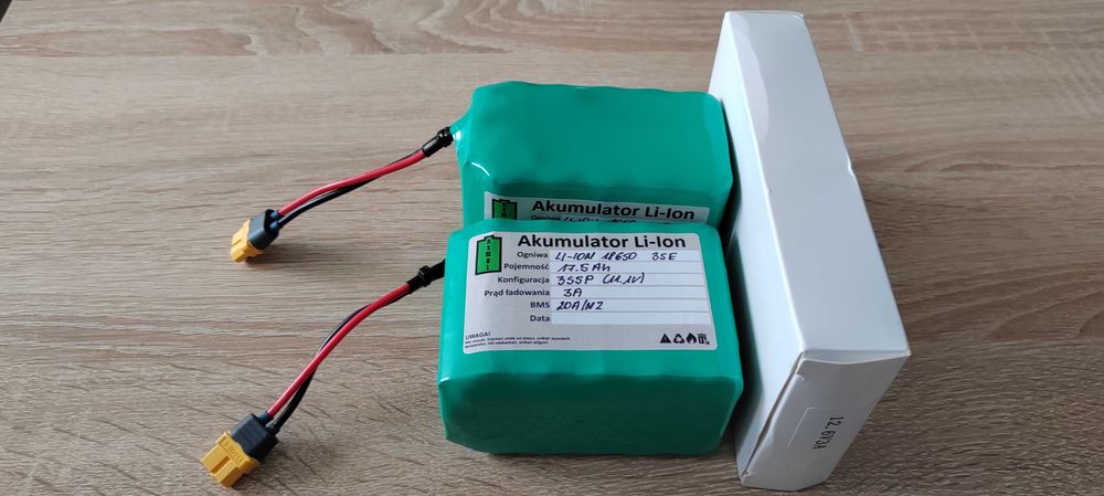 Akumulatory-baterie li ion do łódki zanętowej 2x17,5 Ah + ładowarka.