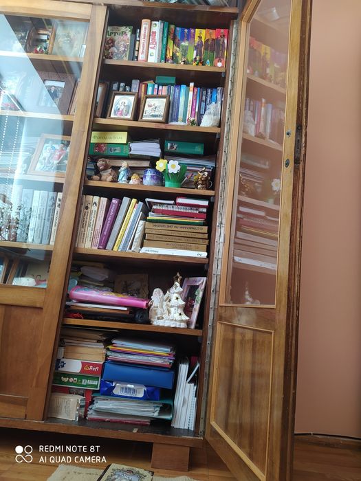 Книжкова шафа, натуральне дерево