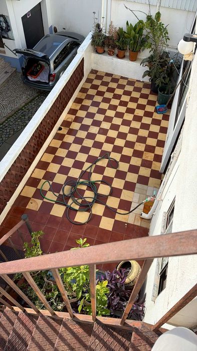 Moradia Lagoa á Venda (Remodelar)