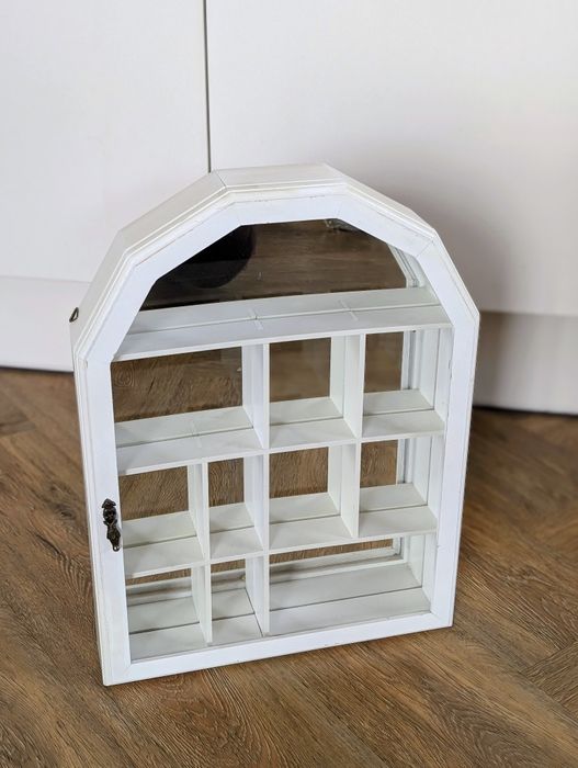 Gablotka z lustrem zamykana biała