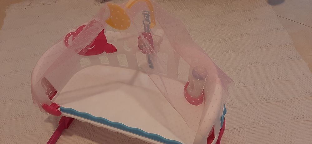 Cama de bebé marca Nenuco para crianças,com acessórios