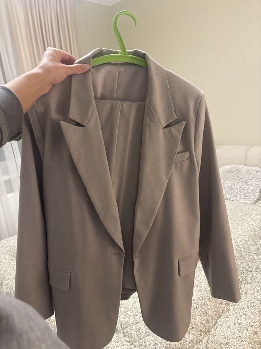 Брючні костюми бренду Merge